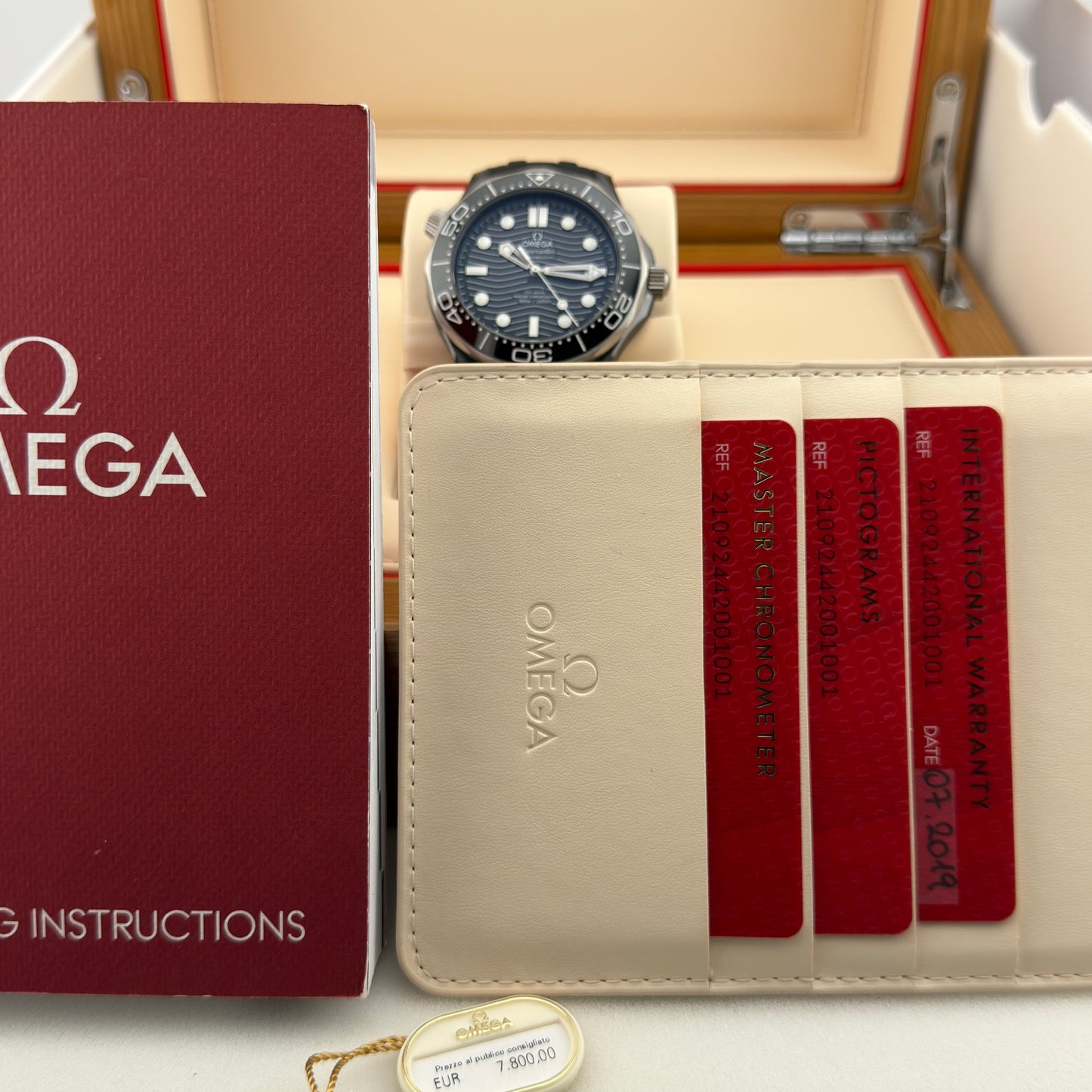 Omega Seamaster Diver 300M / 210.92.44.20.01.001 / schwarz / Kautschuk / Full Set / 2019