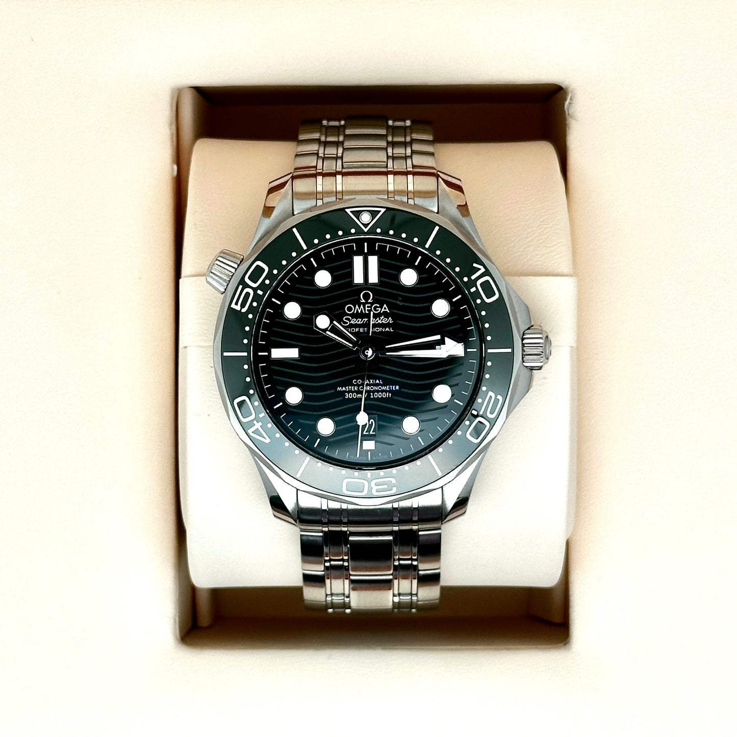 Omega Seamaster Diver 300M / 210.30.42.20.10.001 / grün / Edelstahl / Full Set