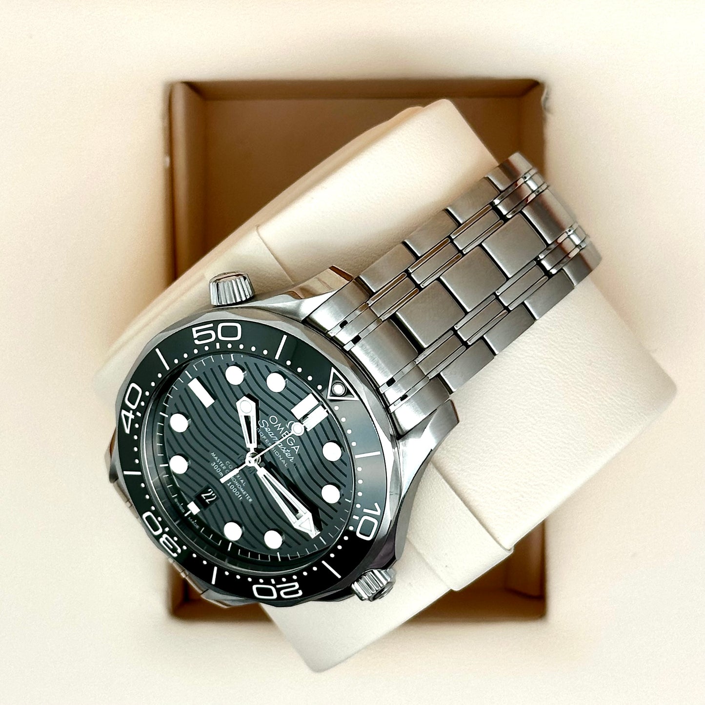 Omega Seamaster Diver 300M / 210.30.42.20.10.001 / grün / Edelstahl / Full Set