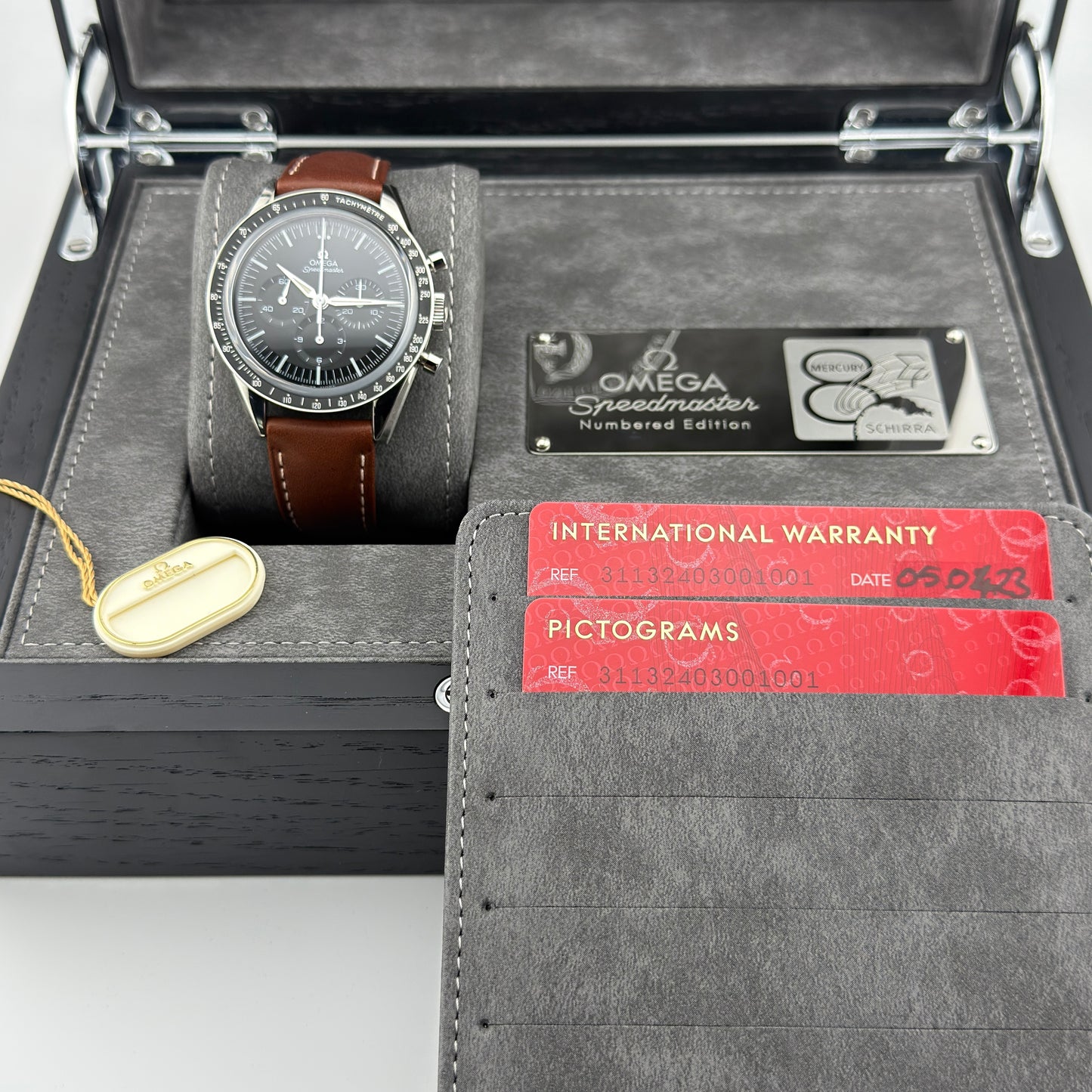 Omega Speedmaster Moonwatch / 311.32.40.30.01.001 / schwarz / Edelstahl / Full Set / 2023