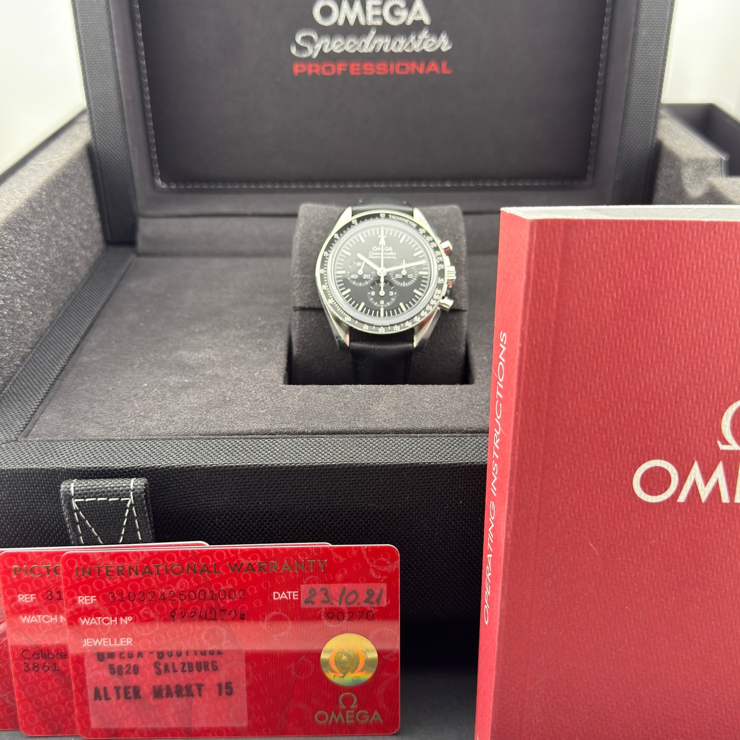 Omega Speedmaster Professional Moonwatch / 310.32.42.50.01.002 / schwarz / Stahl - Leder / Full Set / 2021