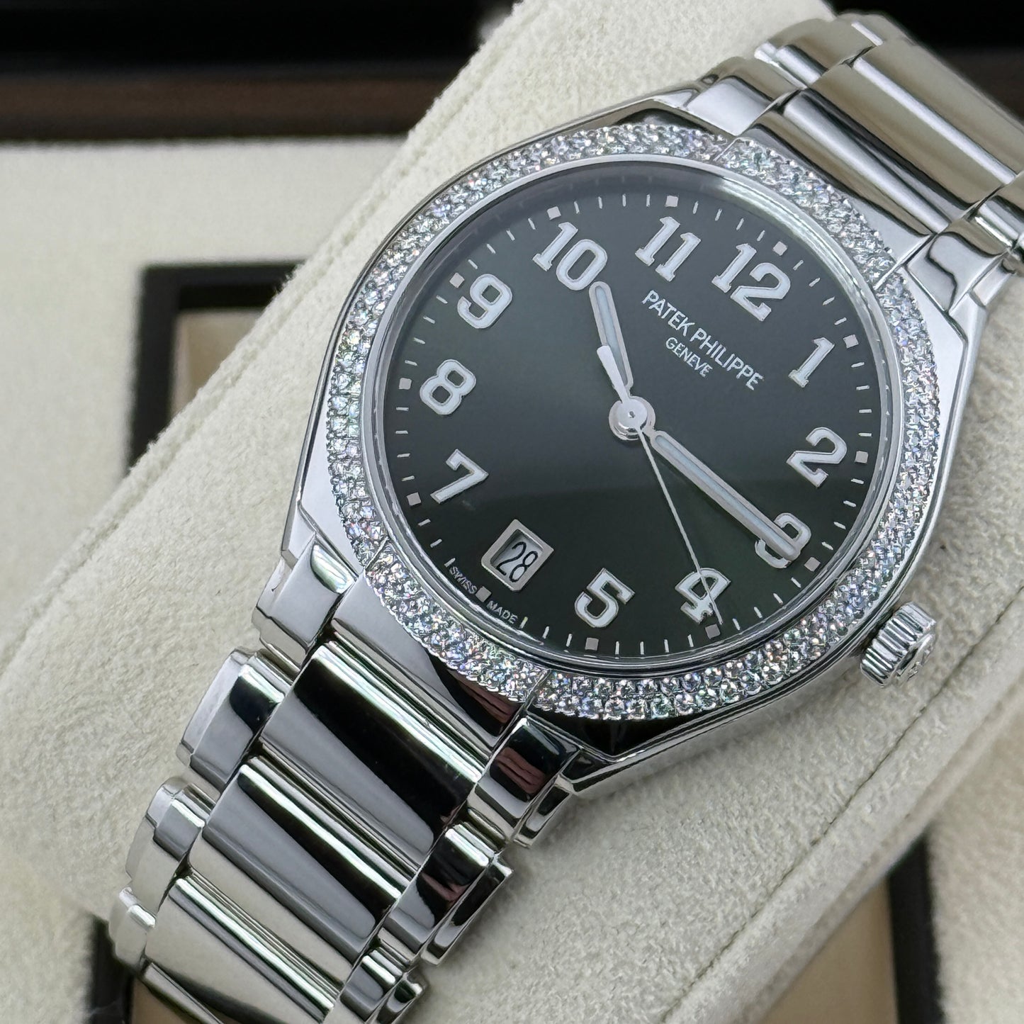 Patek Philippe Twenty-4 / 7300/1200A-011 / grün - Diamanten / Edelstahl / Full Set / 2024