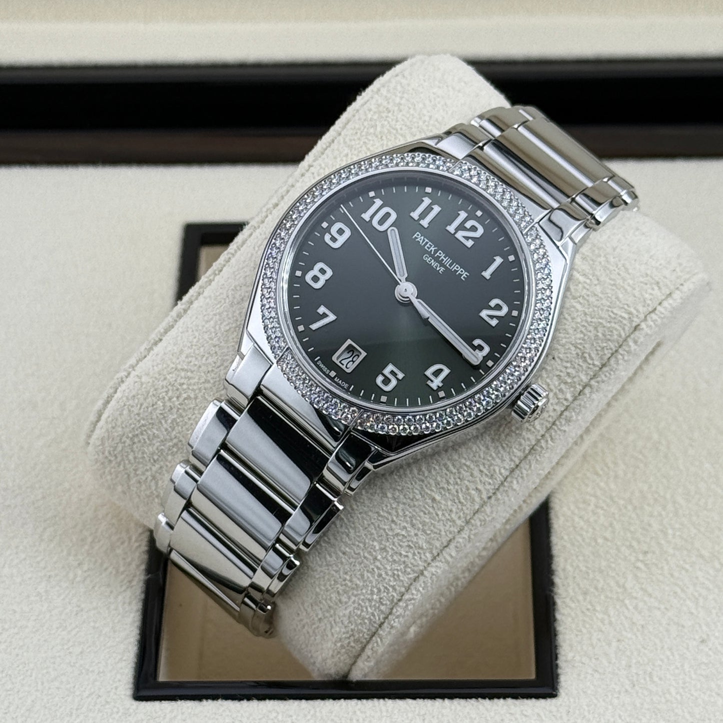 Patek Philippe Twenty-4 / 7300/1200A-011 / grün - Diamanten / Edelstahl / Full Set / 2024