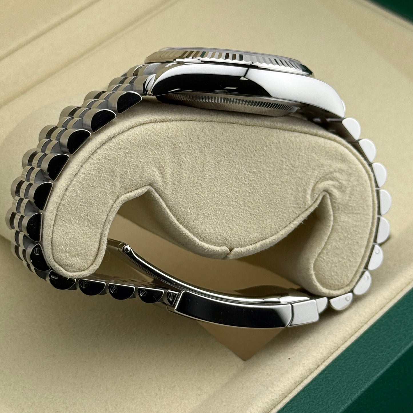 Rolex Datejust 36 / 126234 / schwarz / Jubilee / Full Set / 2025