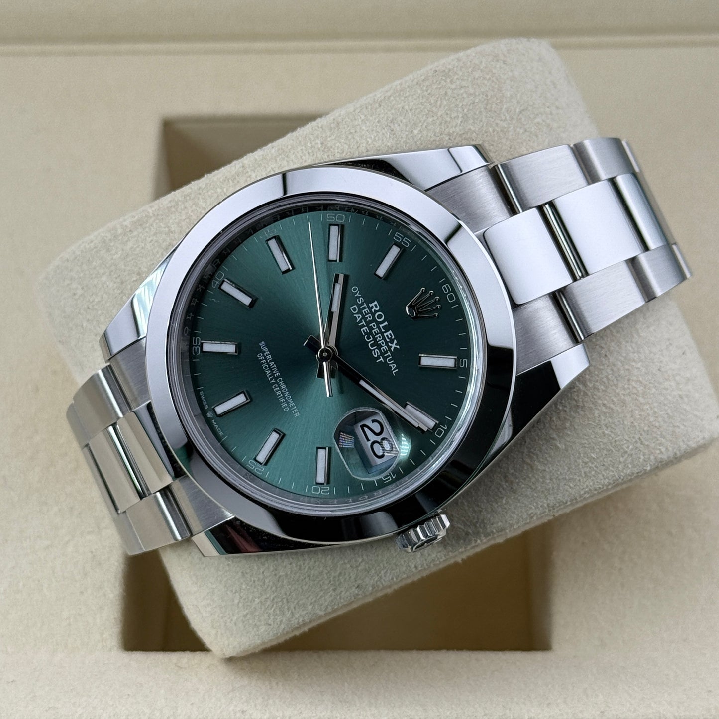 Rolex Datejust 41 / 126300 / grün / Oyster / Full Set / 2025