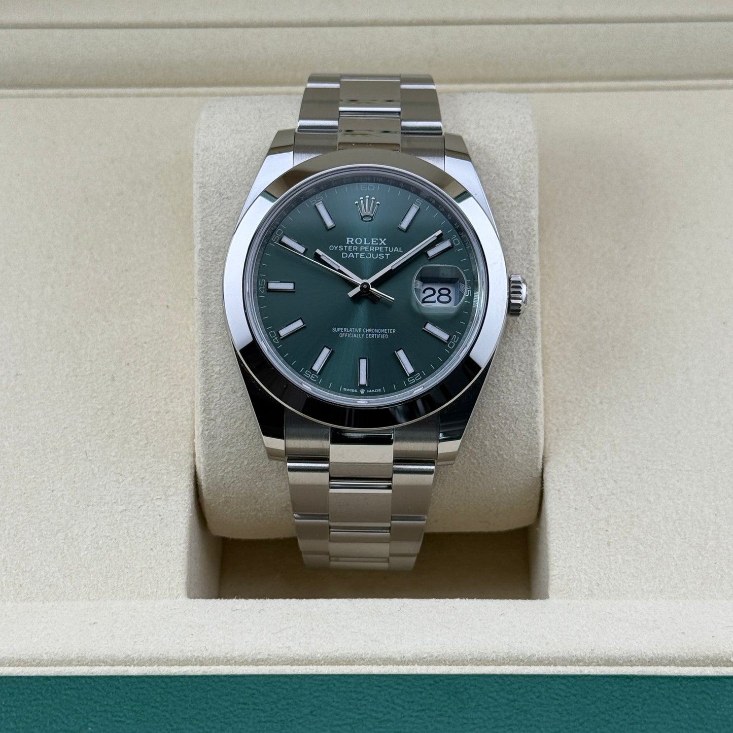 Rolex Datejust 41 / 126300 / grün / Oyster / Full Set / 2025