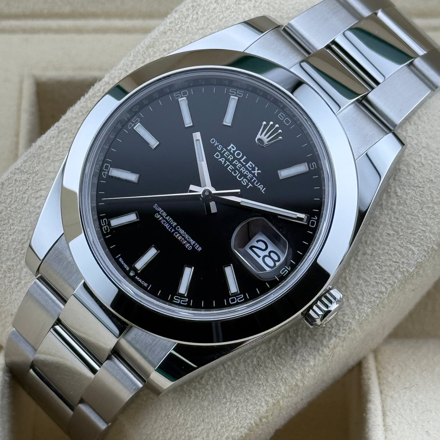 Rolex Datejust 41 / 126300 / schwarz / Oyster / Full Set / 2024