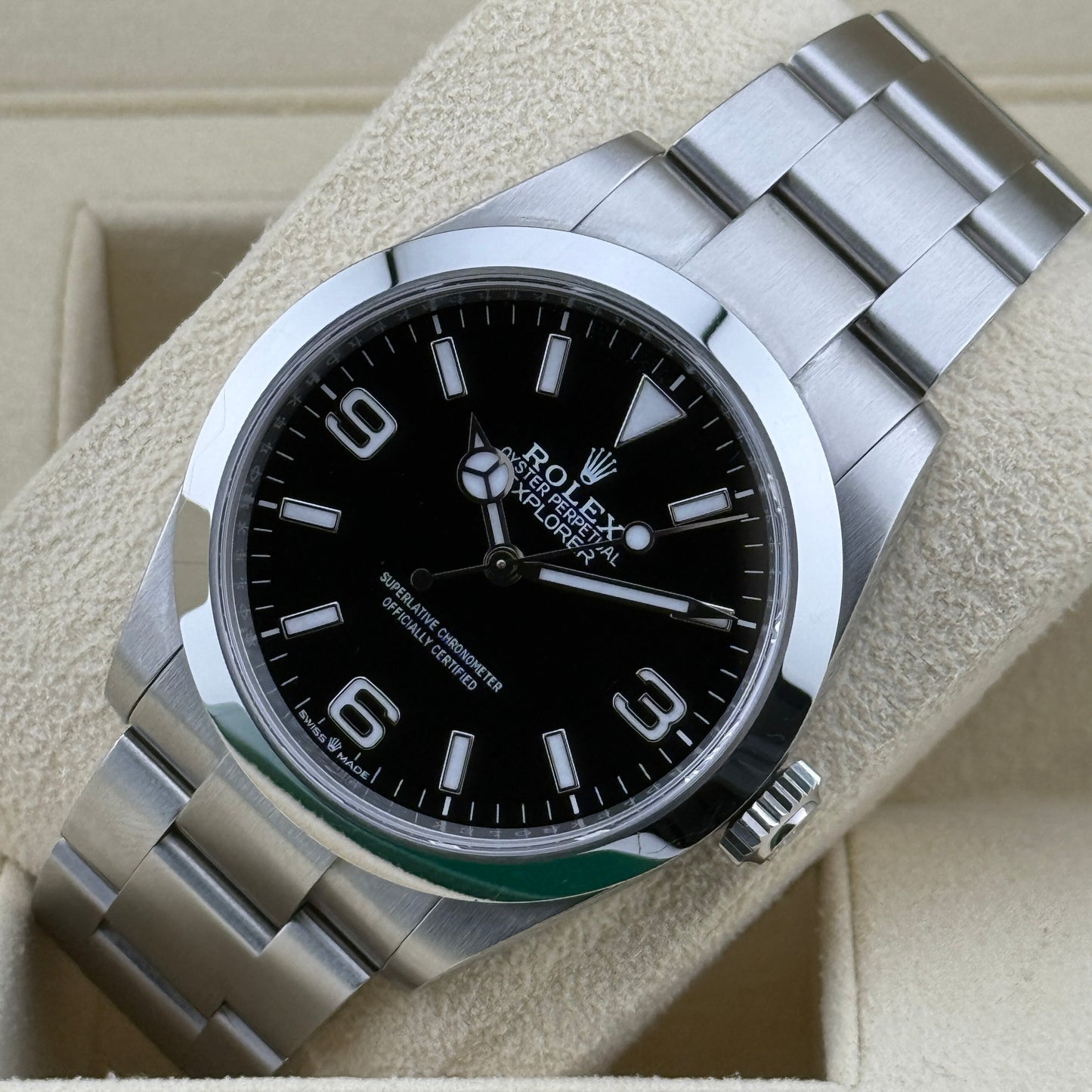 Rolex Explorer 40 / 224270 / schwarz / Oyster / B&P / 2024
