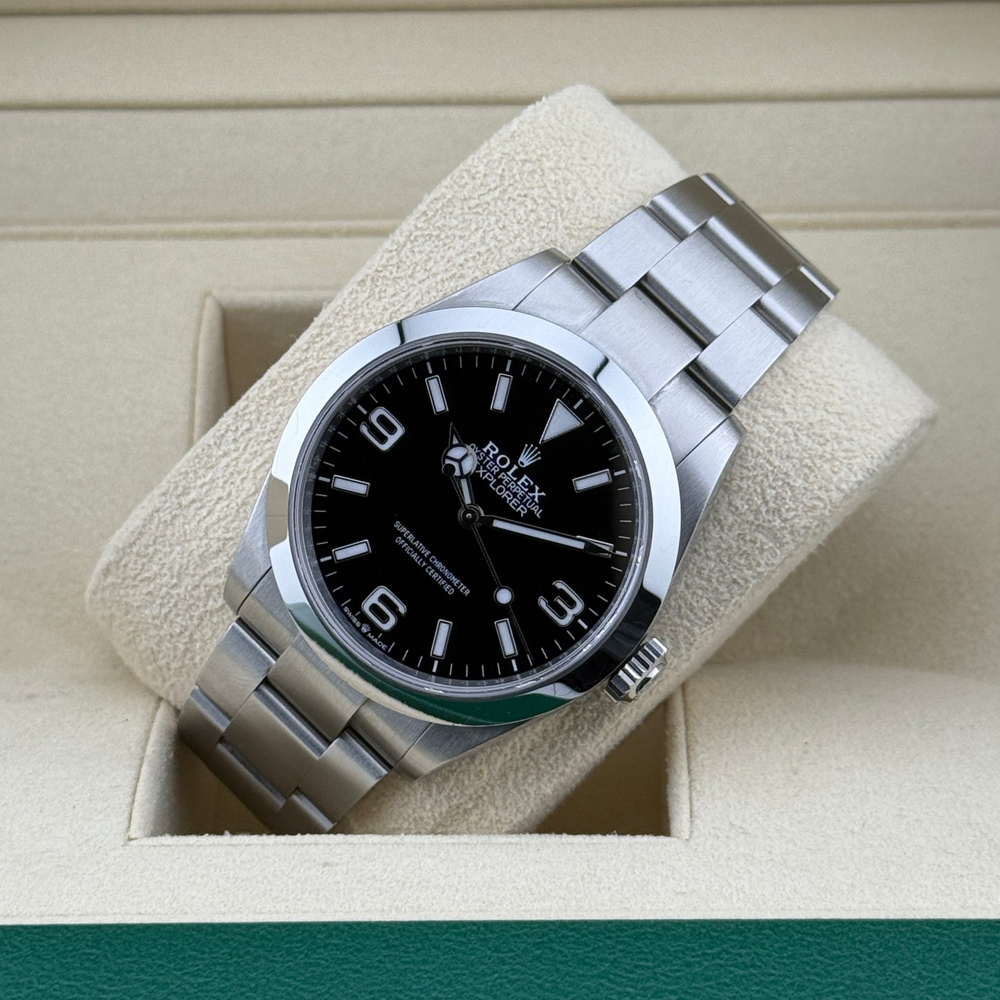 Rolex Explorer 40 / 224270 / schwarz / Oyster / B&P / 2024