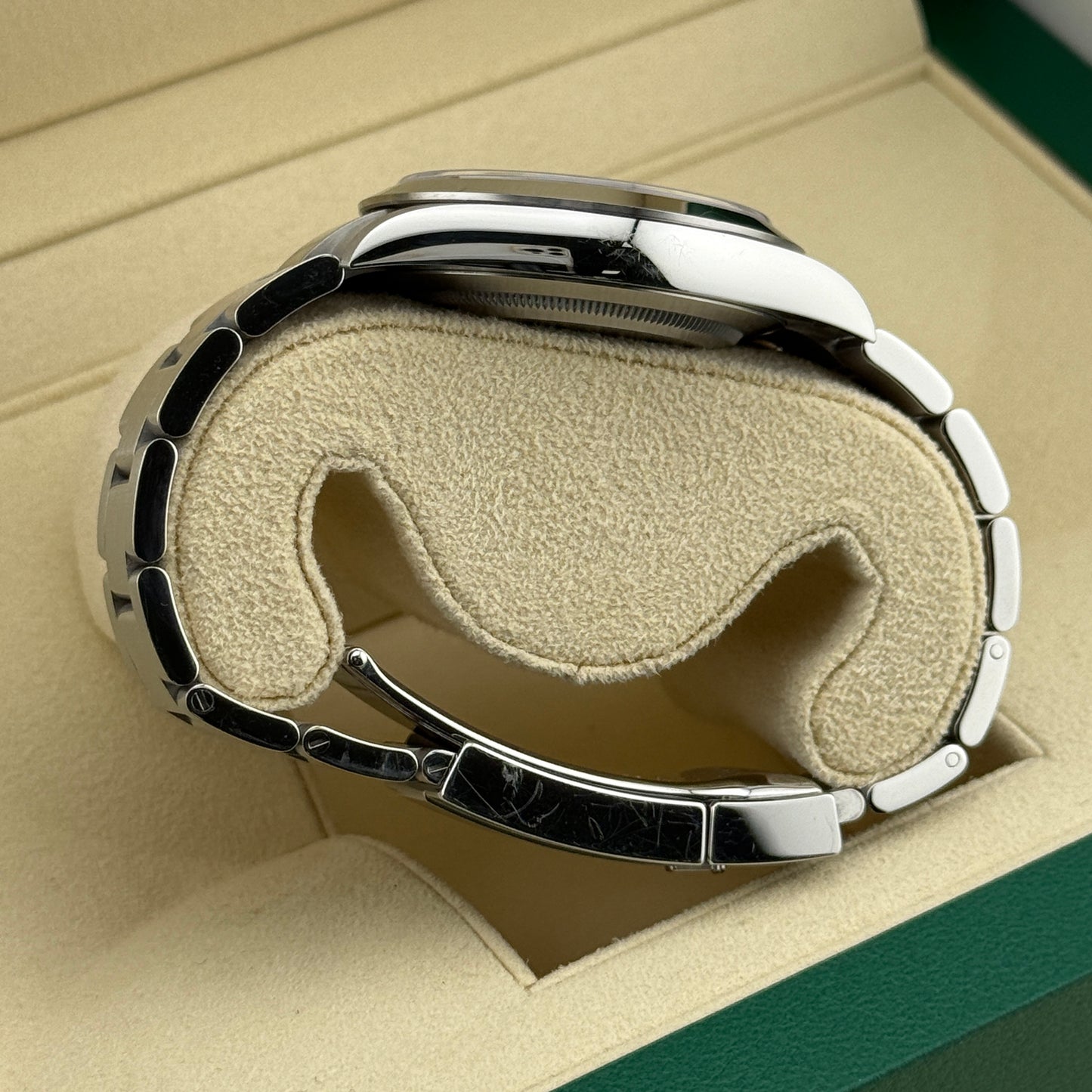 Rolex Explorer 40 / 224270 / schwarz / Oyster / B&P / 2024