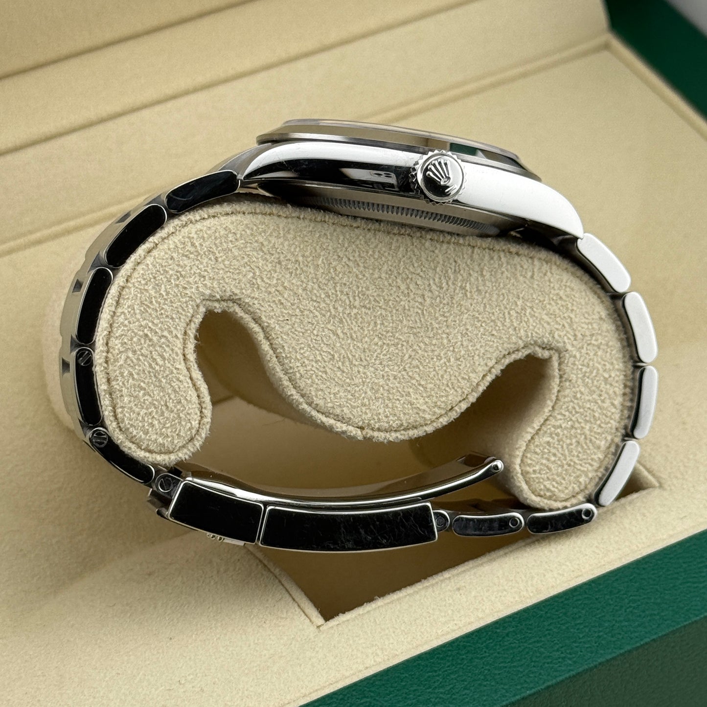 Rolex Explorer 40 / 224270 / schwarz / Oyster / B&P / 2024