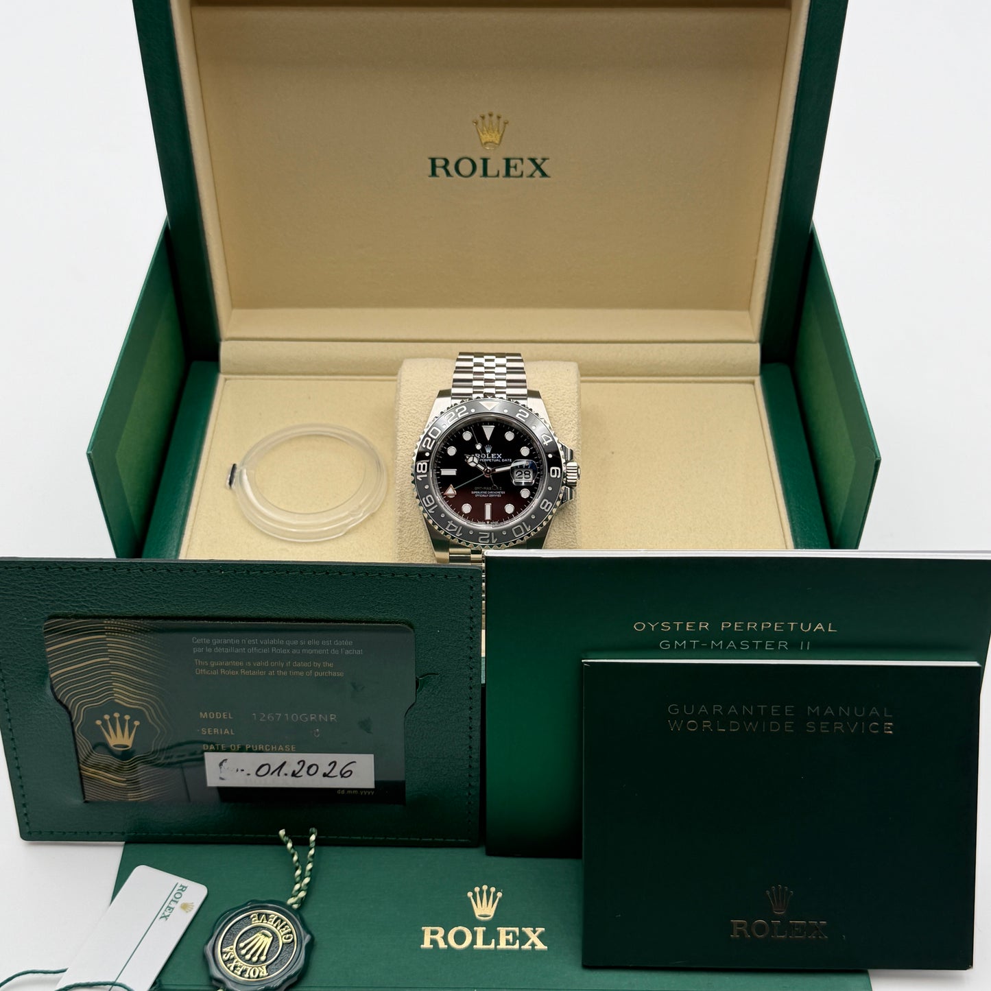 Rolex GMT-Master II / 126710GRNR / schwarz / Jubilee / Full Set / 2026
