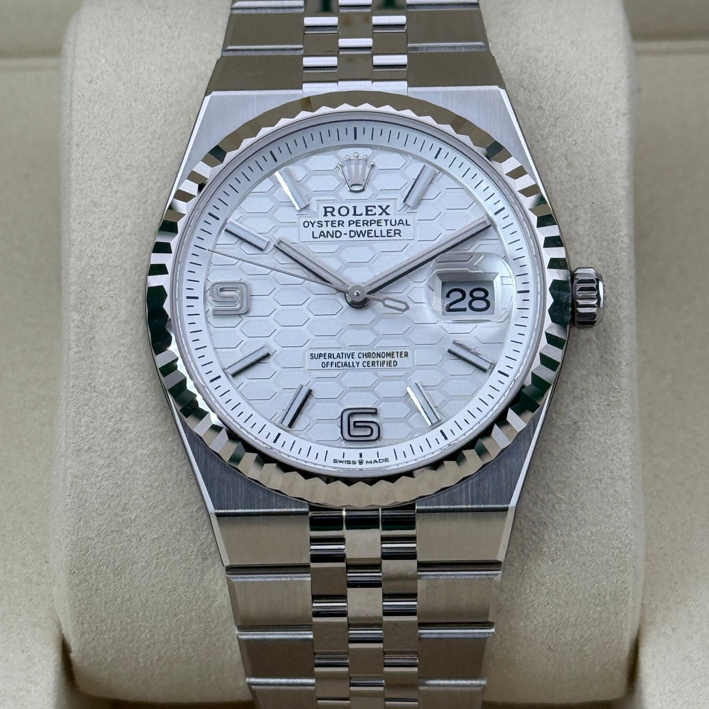 Rolex Land-Dweller 36 / 127234 / weiß / Flat Jubilee / Full Set / 2025