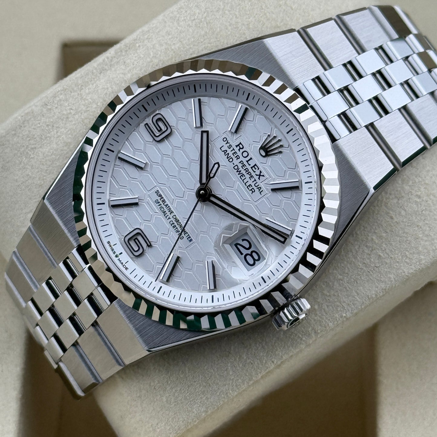Rolex Land-Dweller 36 / 127234 / weiß / Flat Jubilee / Full Set / 2025