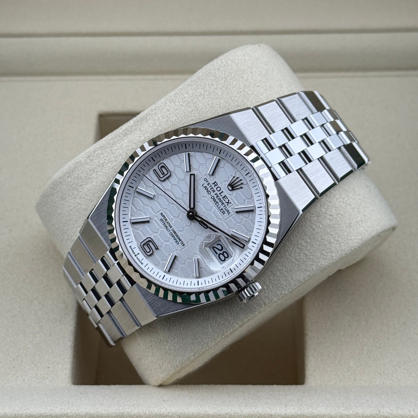 Rolex Land-Dweller 36 / 127234 / weiß / Flat Jubilee / Full Set / 2025