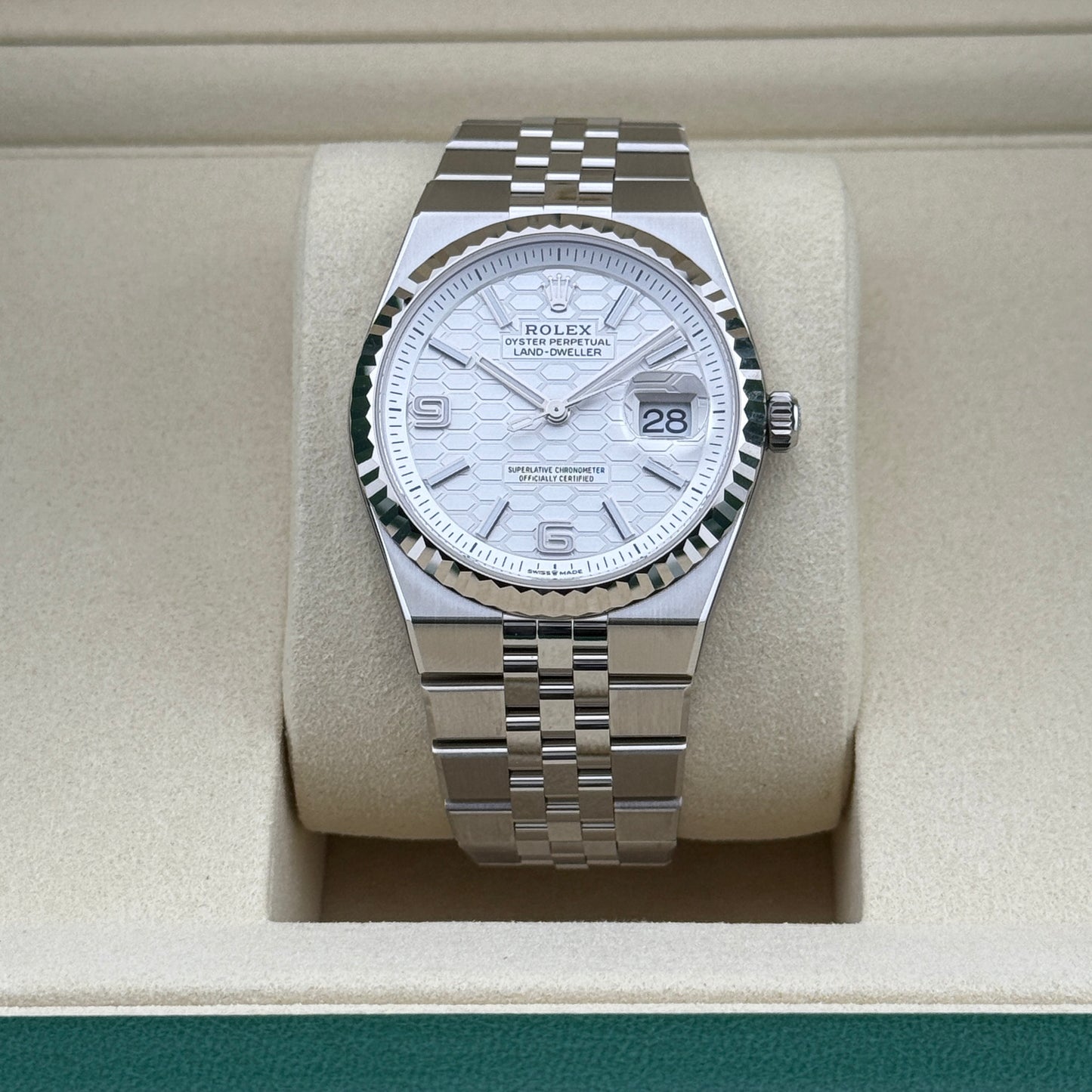 Rolex Land-Dweller 36 / 127234 / weiß / Flat Jubilee / Full Set / 2025