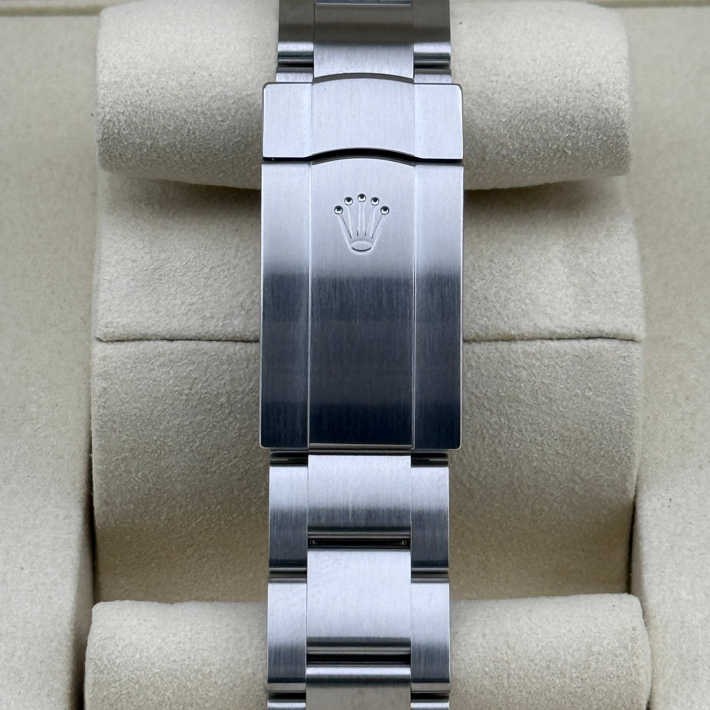 Rolex Oyster Perpetual 36 / 126000 / Lavender / Oyster / Full Set / 2025