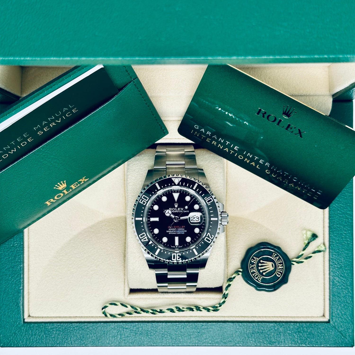 Rolex Sea-Dweller / 126600 / schwarz / Oyster / 2023 / Full Set