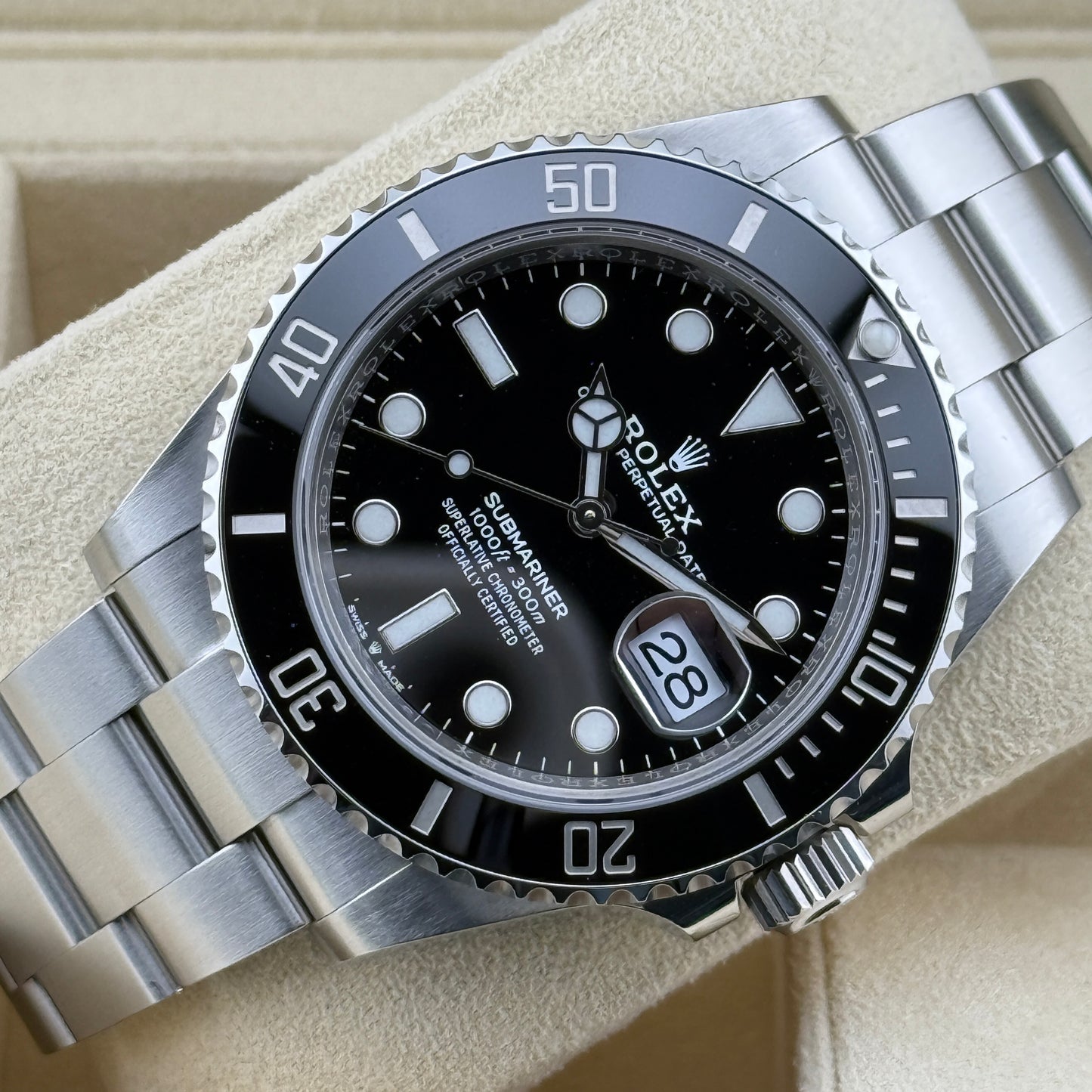 Rolex Submariner / 126610LN / schwarz / Oyster / Full Set / 2020