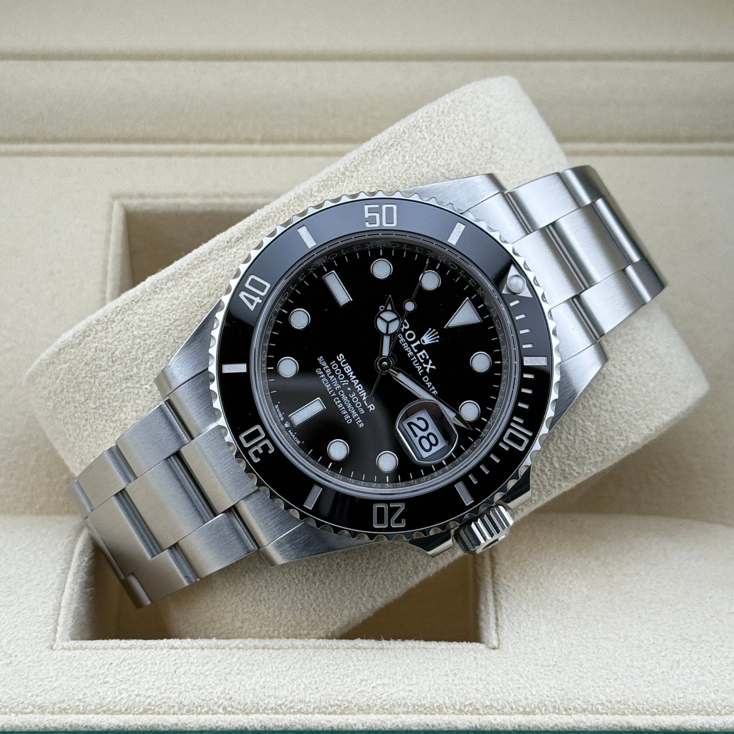 Rolex Submariner / 126610LN / schwarz / Oyster / Full Set / 2020
