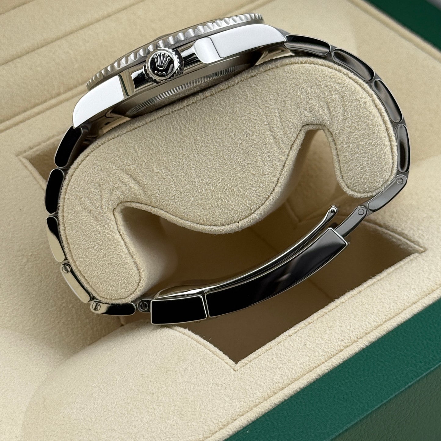 Rolex Submariner / 126610LN / schwarz / Oyster / Full Set / 2020