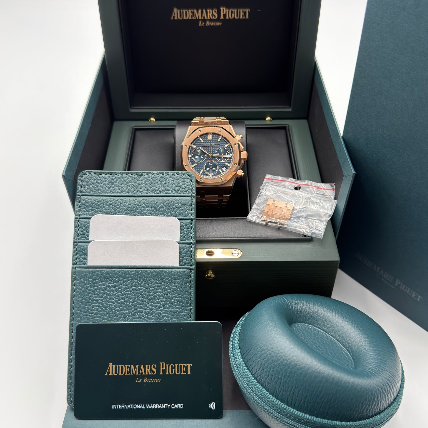 Audemars Piguet Royal Oak Chronograph / 26240OR.OO.1320OR.05 / blau / Roségold / Full Set / 2026