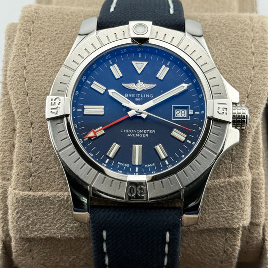 Breitling Avenger Automatic GMT 45 / A32395101C1X1 / blau / Textil / Full Set / 2022
