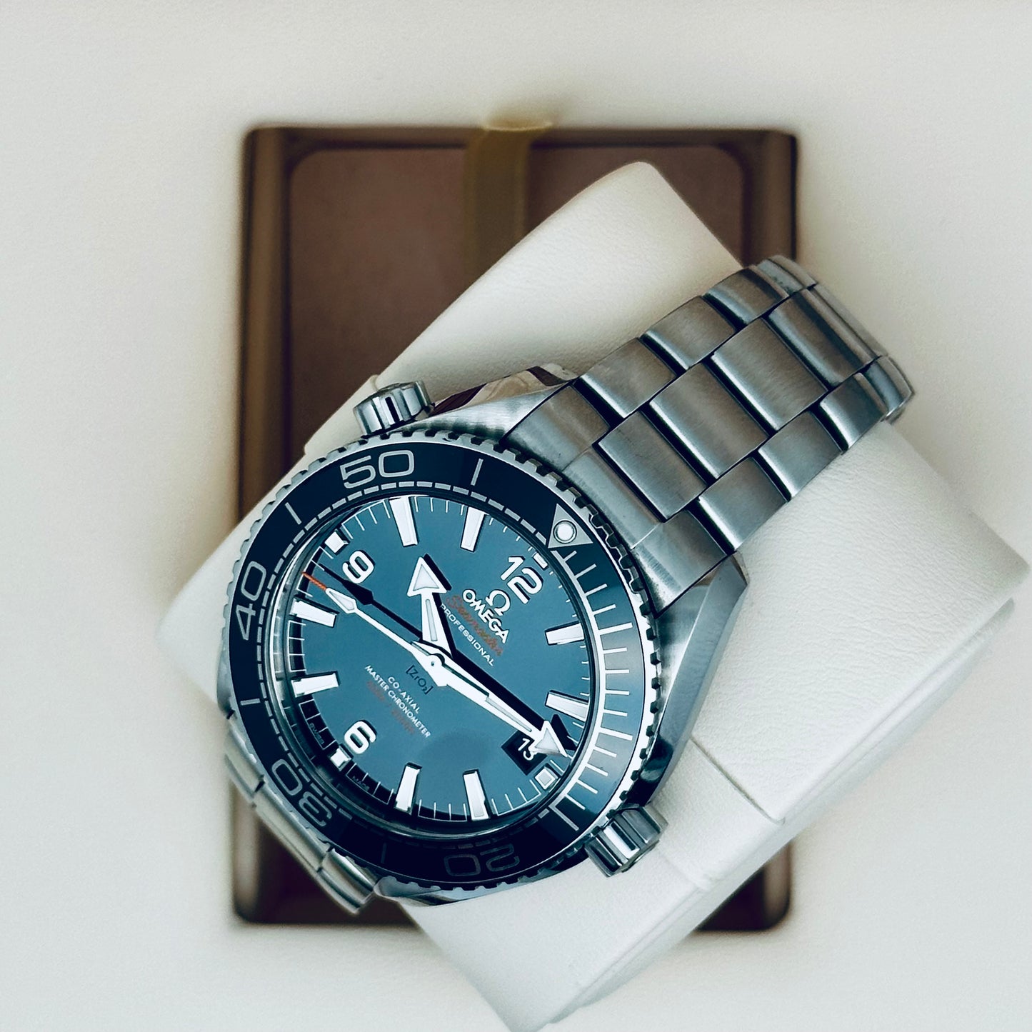 Omega Seamaster Planet Ocean 600M / 215.30.44.21.01.001 / schwarz / Edelstahl / Full Set