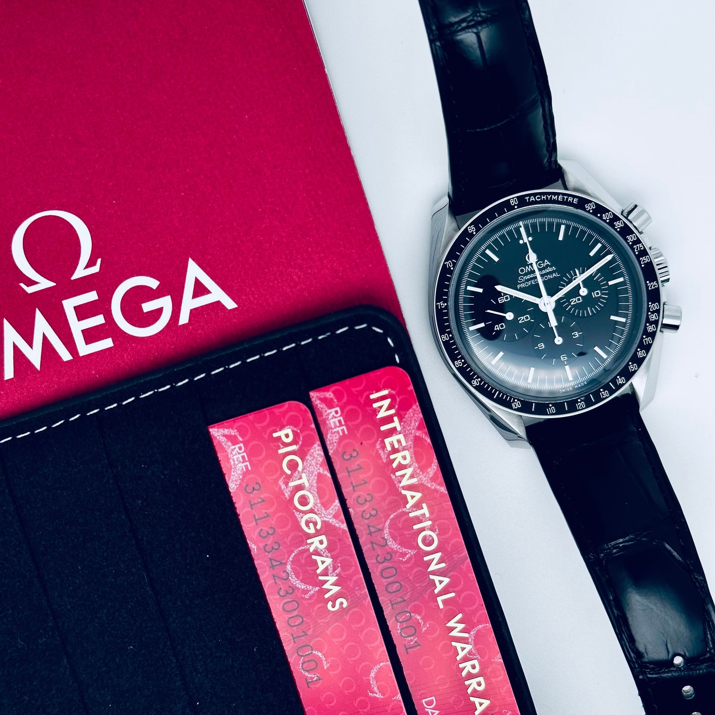 Omega Speedmaster Professional Moonwatch / 311.33.42.30.01.001 / schwarz / Stahl-Leder / Full Set / 2021