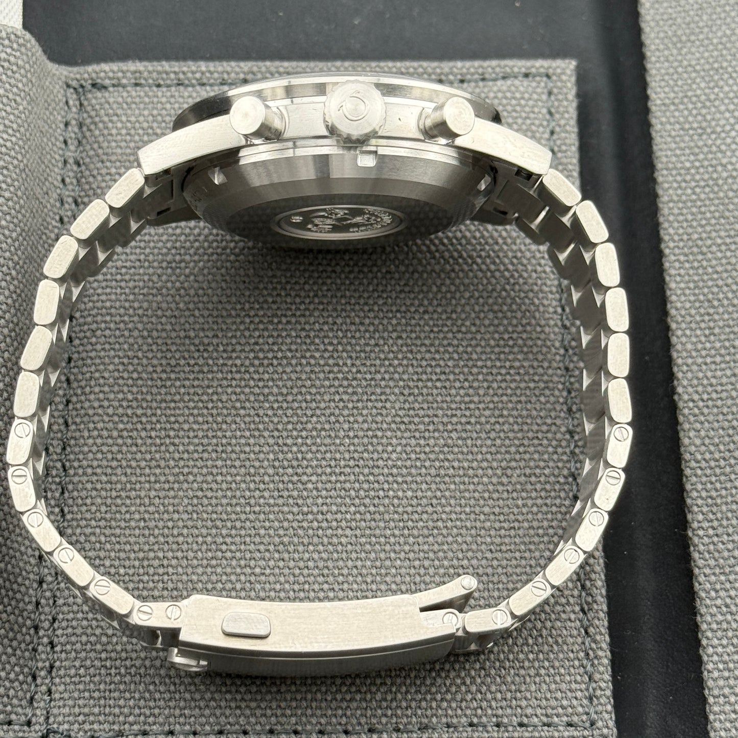 Omega Speedmaster Pilot / 332.10.41.51.01.002 / schwarz / Edelstahl / Full Set / 2025