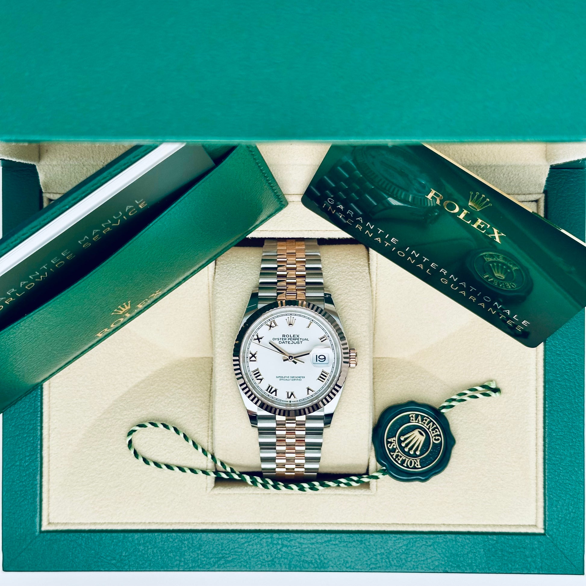 Rolex Datejust 36 / 126231 / weiß-römisch / Jubilee / 2023 / Full Set