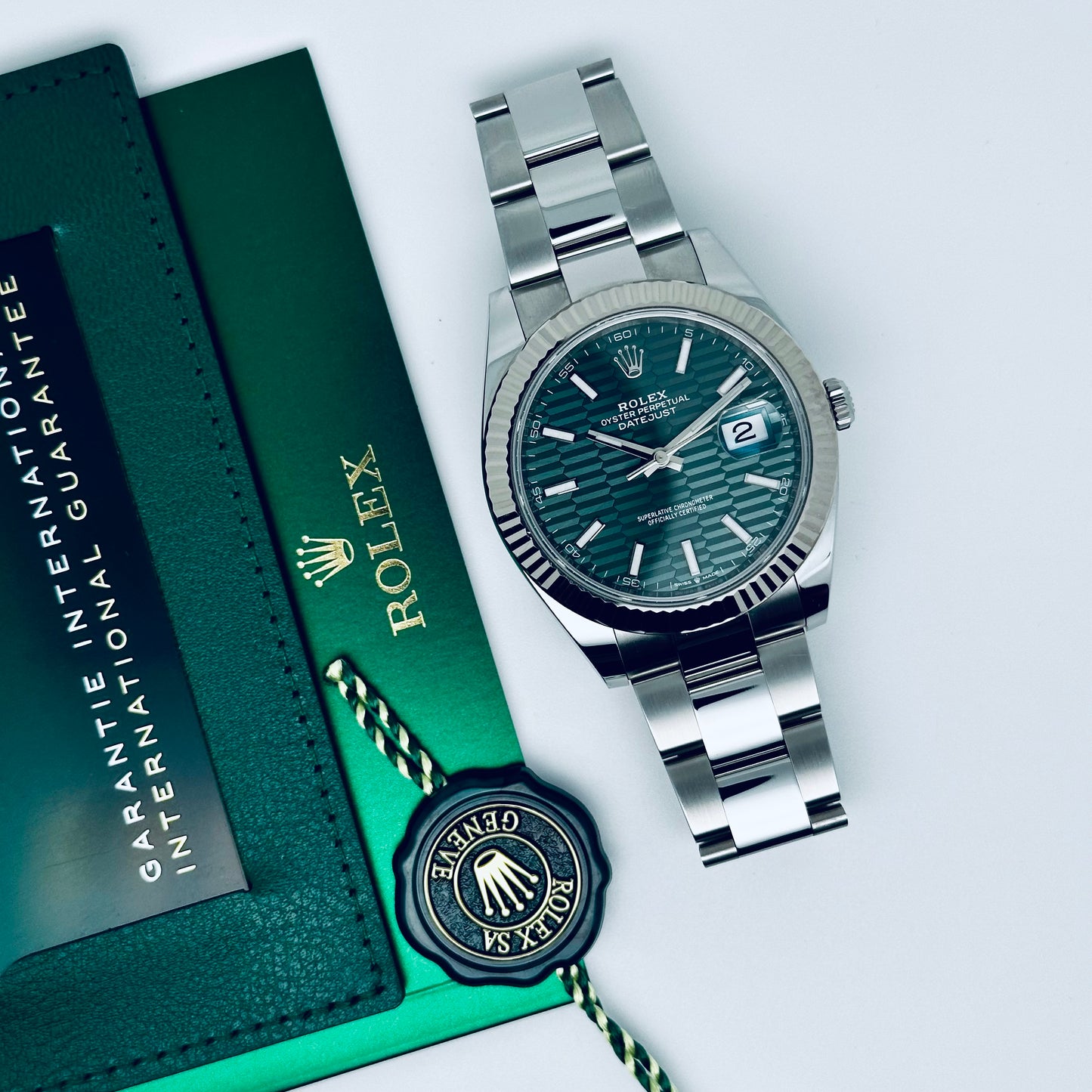 Rolex Datejust 41 / 126334 / grün - Riffelmuster / Oyster / Full Set