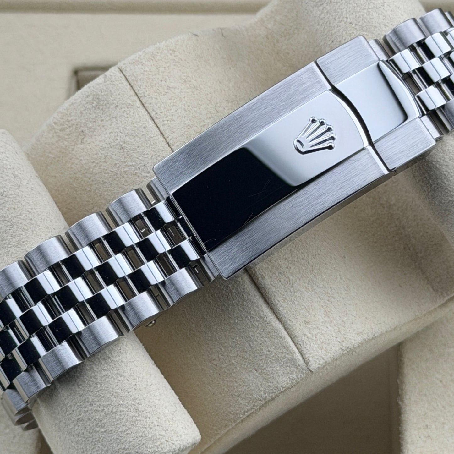 Rolex Datejust 41 / 126334 / Rhodium / Jubilee / Full Set / 2025