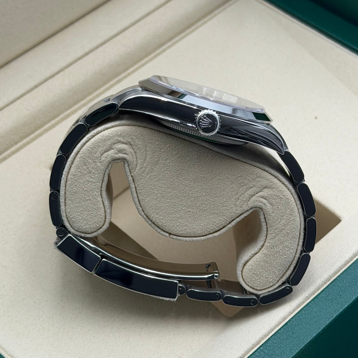 Rolex Explorer 40 / 224270 / Schwarz / Oyster / Full Set / 2026