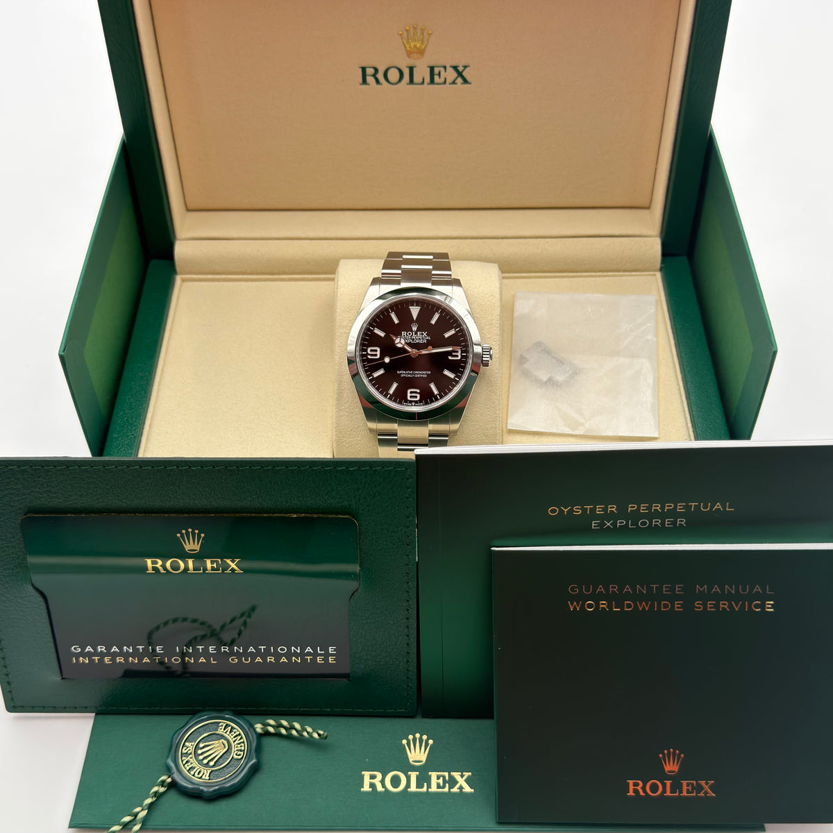 Rolex Explorer 40 / 224270 / Schwarz / Oyster / Full Set / 2026