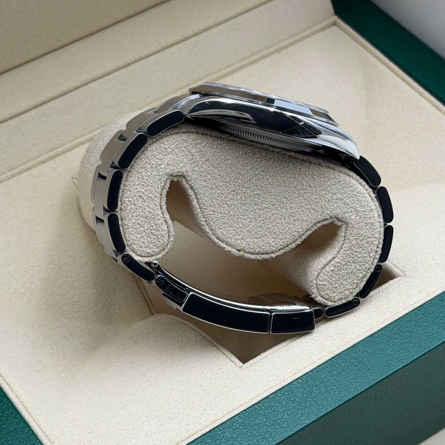 Rolex Explorer 40 / 224270 / schwarz / Oyster / B&P / 2024