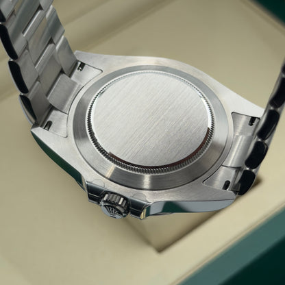 Rolex Explorer II / 226570 / Weiß / Oyster / Full Set / 2026