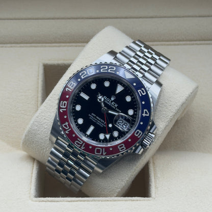Rolex GMT-Master II / 126710BLRO / Schwarz / Jubilee + Oyster / Full Set / 2024