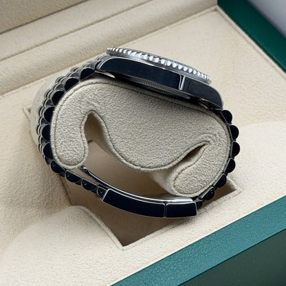 Rolex GMT-Master II / 126710BLNR / schwarz / Jubilee / Full Set / 2024