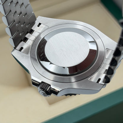 Rolex GMT-Master II / 126710BLNR / schwarz / Jubilee / Full Set / 2024