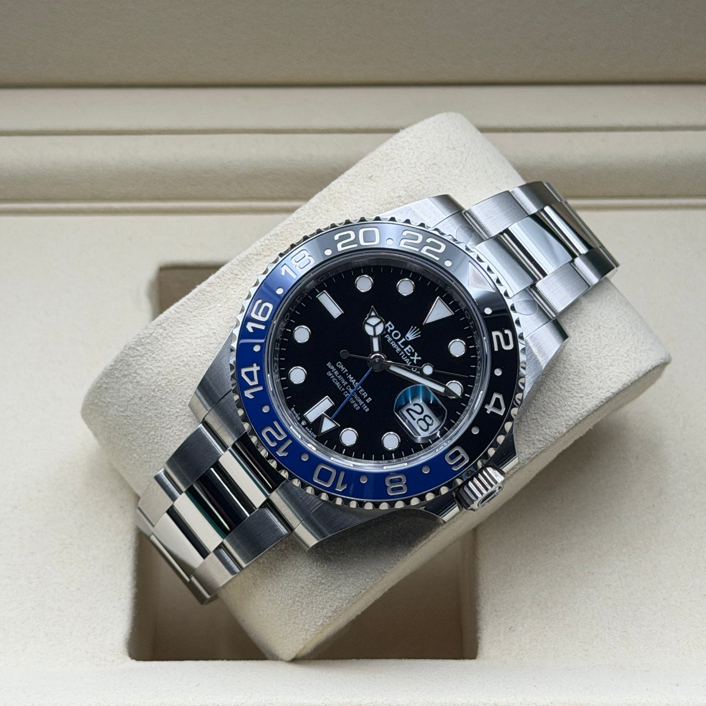 Rolex GMT-Master II / 126710BLNR / schwarz / Oyster / Full Set / 2025