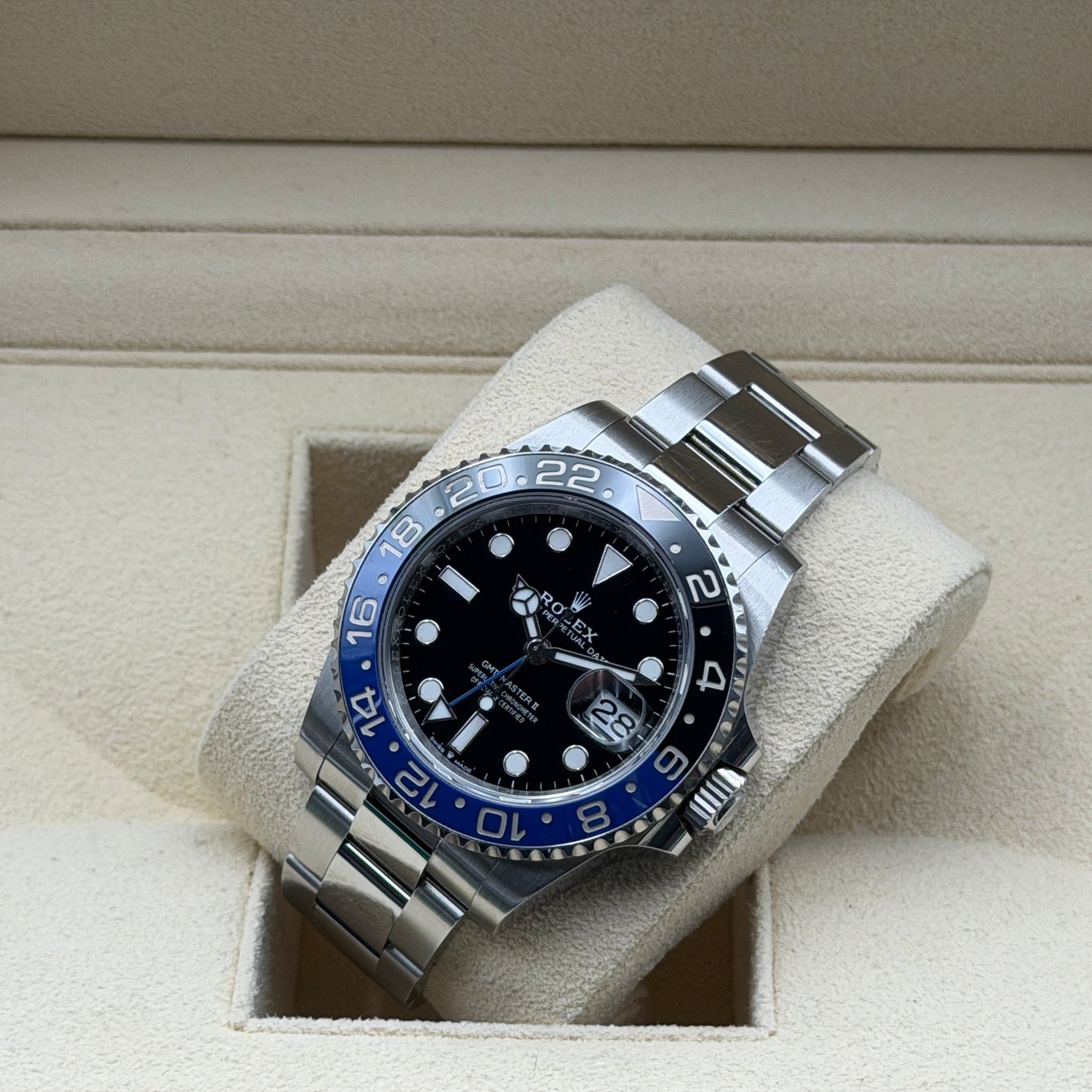 Rolex GMT-Master II / 126710BLNR / schwarz / Oyster / Full Set / 2023