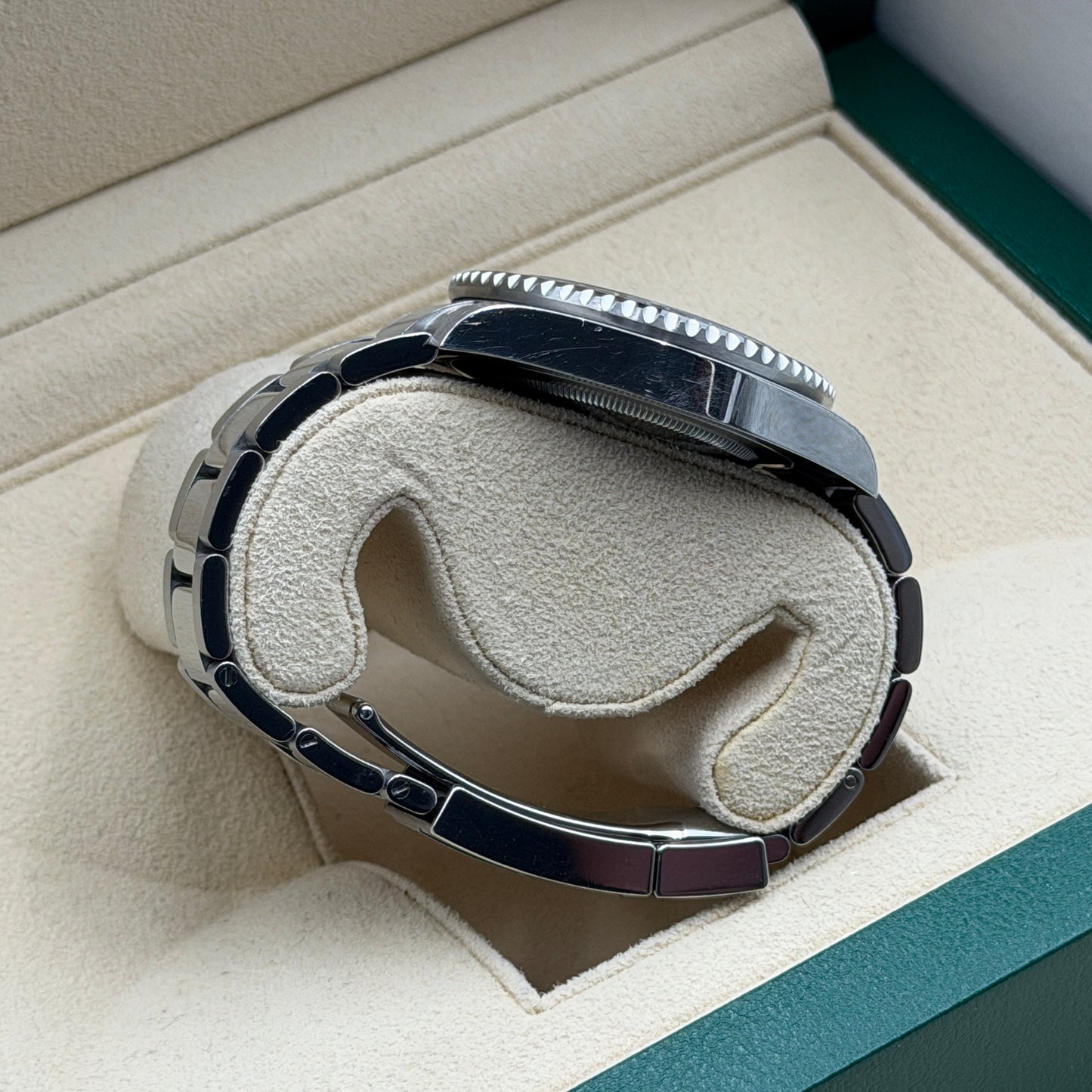 Rolex GMT-Master II / 126710BLNR / schwarz / Oyster / Full Set / 2023