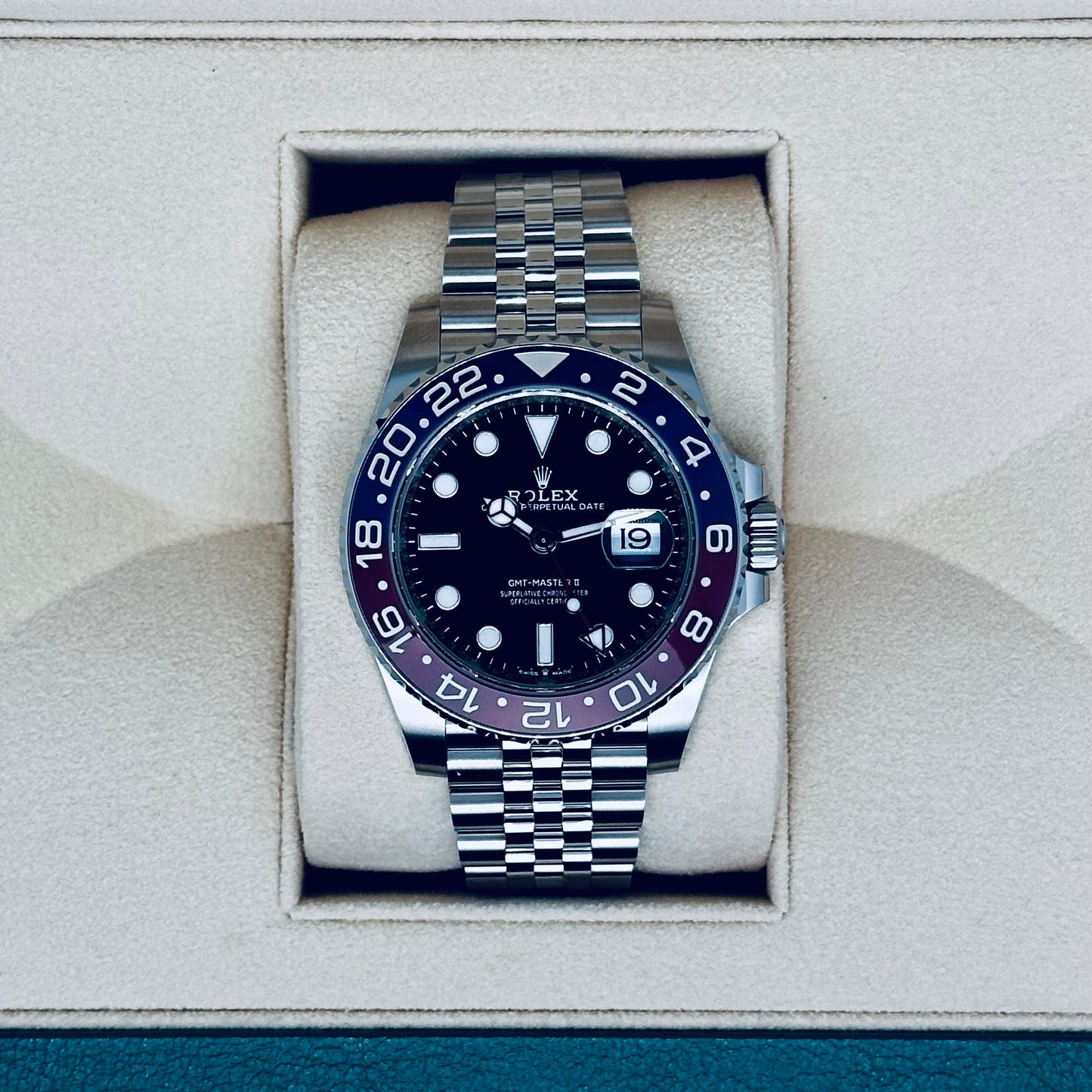 Rolex GMT Master II / 126710BLRO / schwarz / Jubilee / Full Set