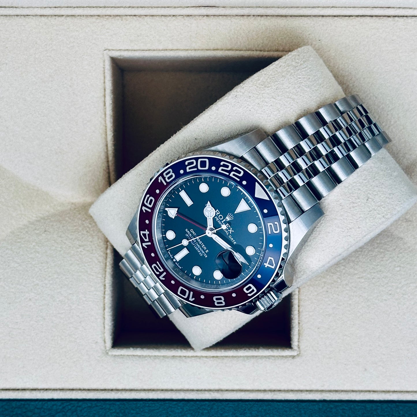 Rolex GMT Master II / 126710BLRO / schwarz / Jubilee / Full Set