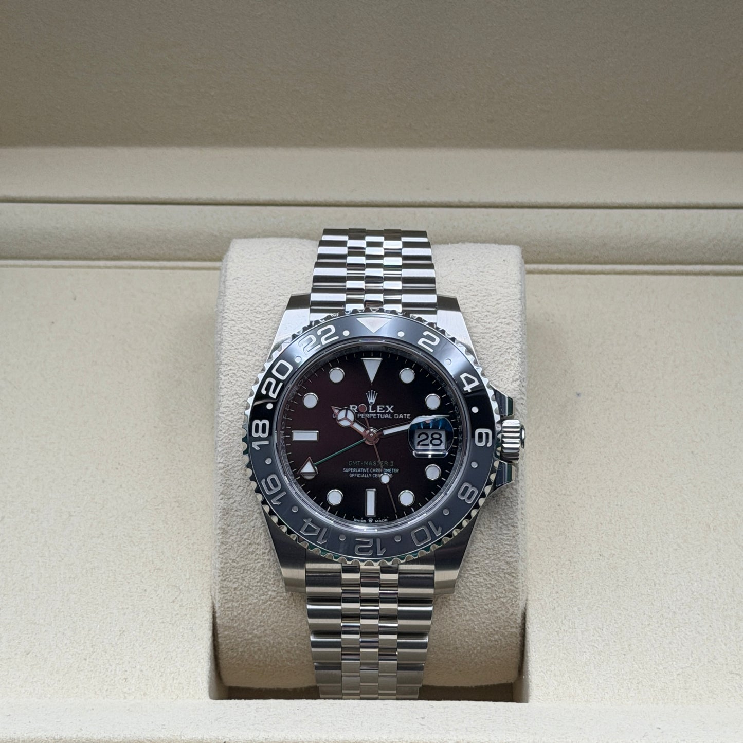 Rolex GMT-Master II / 126710GRNR / schwarz / Jubilee / Full Set / 2026
