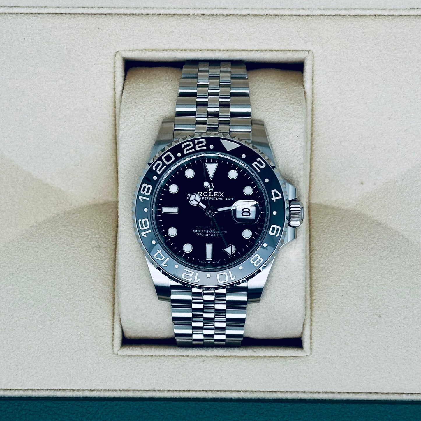 Rolex GMT Master II / 126710GRNR / schwarz / Oyster / Full Set / 2024