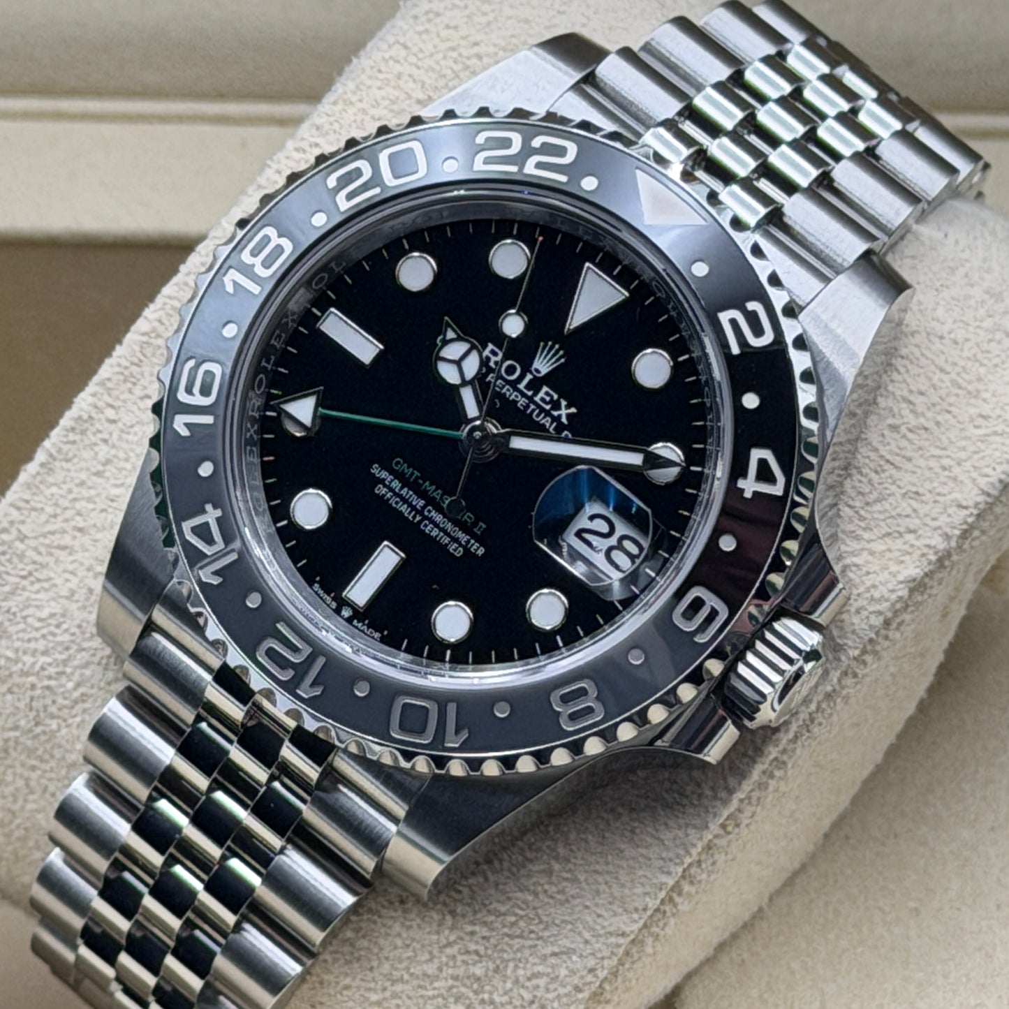 Rolex GMT-Master II / 126710GRNR / schwarz / Jubilee / Full Set / 2026