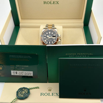 Rolex GMT Master II / 126711CHNR / schwarz / Oyster / Full Set / 2024