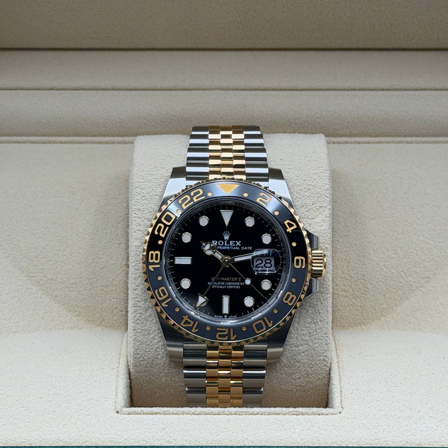 Rolex GMT-Master II / 126713GRNR / schwarz / Jubilee / Full Set / 2023